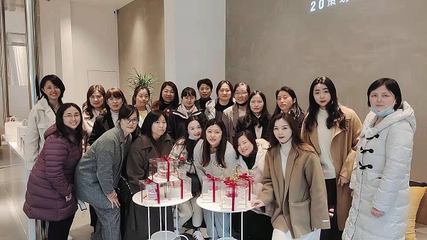 巧手做烘焙，甜蜜好时光——地产集团工会举行妇女节主题烘焙运动